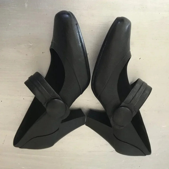 Clarks Bendable Black leather rounded toe Mary-Jane heels Pump Sz 7 M - Picture 5 of 8